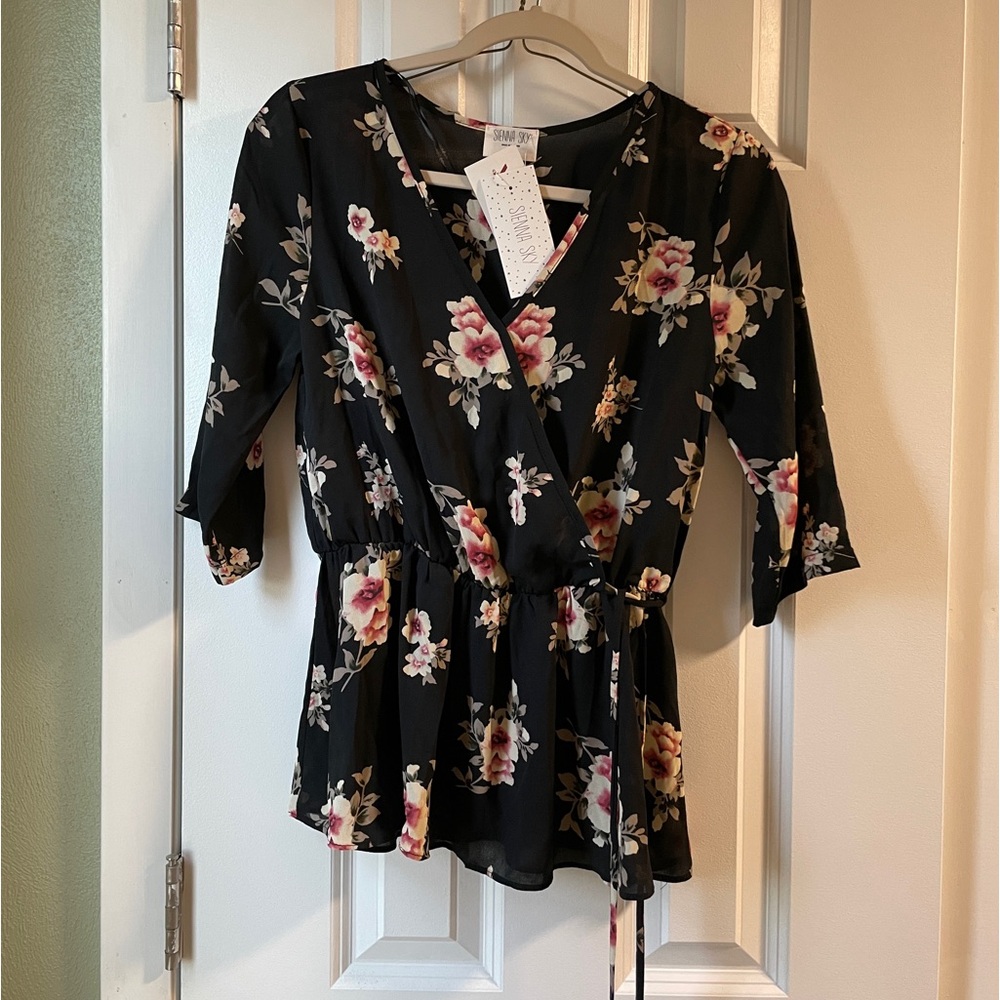 NWT Sienna Sky Black Floral Peplum Tied Blouse, Size M